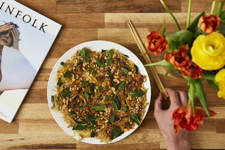 Stegte nudler med palmekål, mynte og peanuts Endnu et eksempel på en perfekt hverdagsret