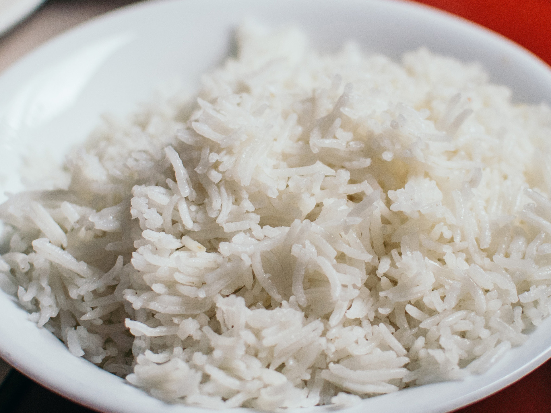 Larb Moo Larb er en frisk og velsmagende salat fra Laos. Den lille mængde kød pr. person gør retten klimavenlig uden at være vegetarisk.