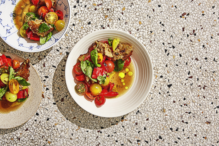 Toscansk brødsalat - Panzanella Når tomaterne er i højsæson er der ikke meget der slår denne toscanske super-klassiker.