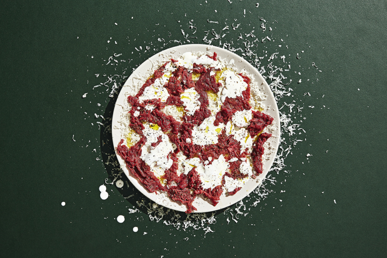 Carpaccio på vildtkød Den bedste måde at smage krondyr på er også den nemmeste: Helt råt.